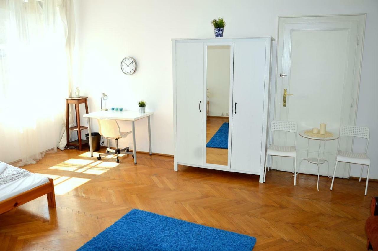 Retro Apartmentments Lobzowska Street Kraków Eksteriør billede